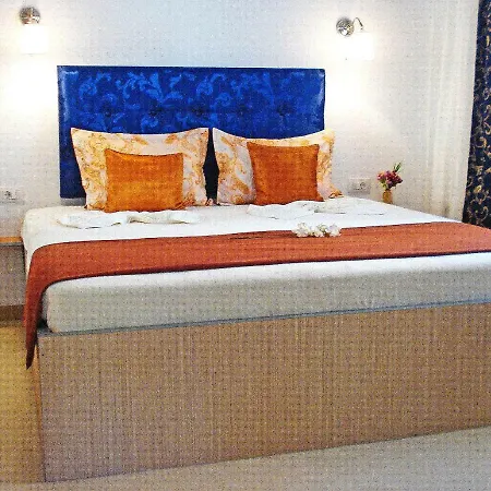 Opera House Homestay *